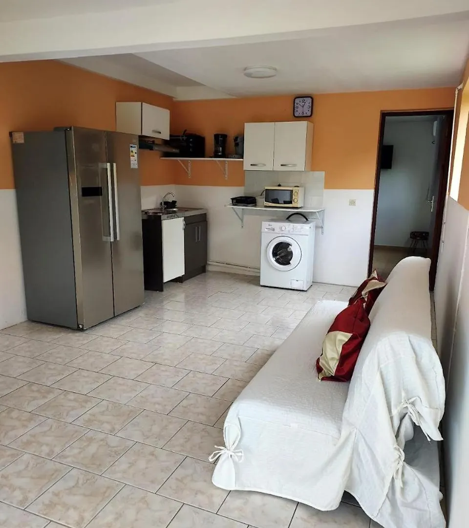 Apartment Prune Cafe Le Moule